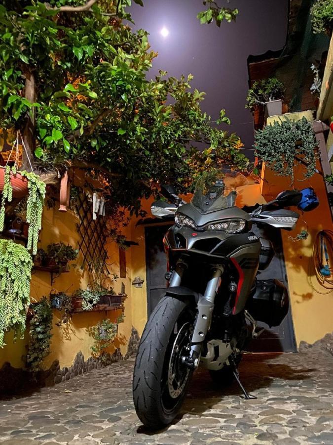 B&B Annalu' Guspini Extérieur photo