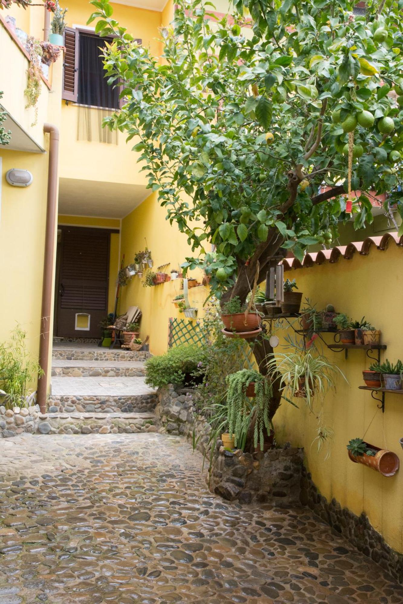 B&B Annalu' Guspini Extérieur photo