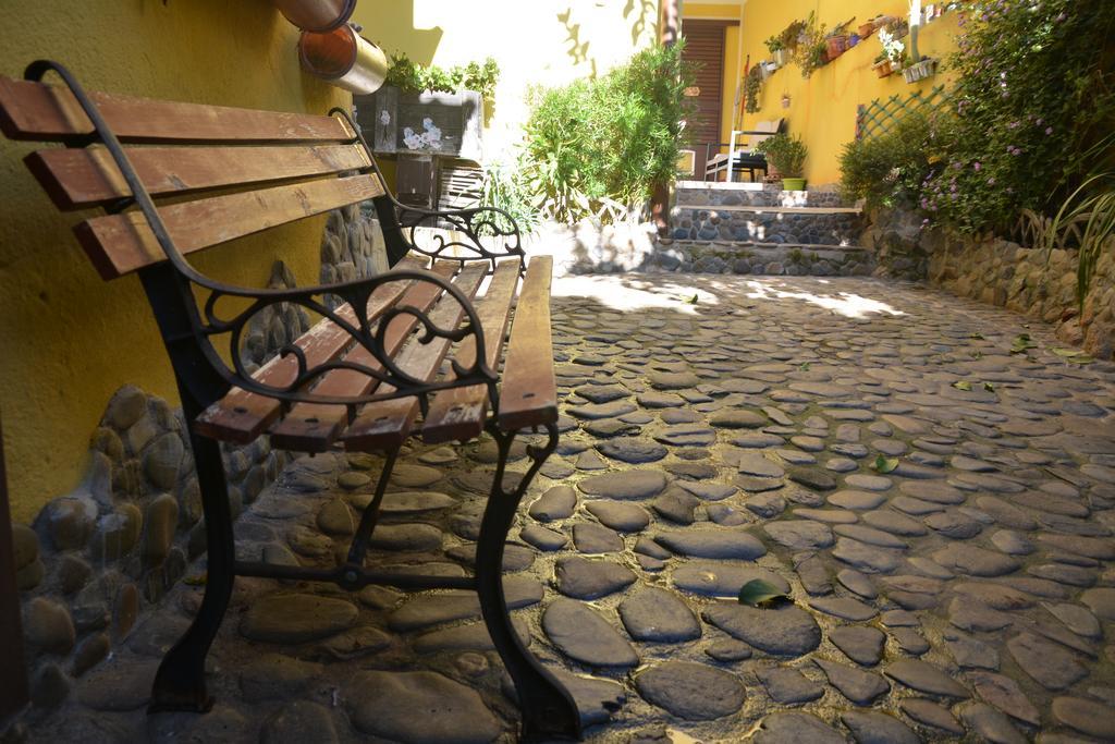 B&B Annalu' Guspini Extérieur photo